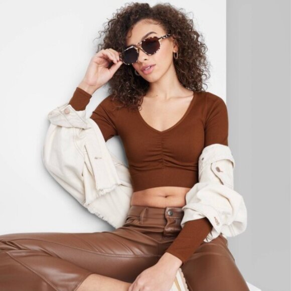 Wild Fable Women's V-Neck Front Cinch Fitted Crop T-Shirt - Brown, Size Small - Picture 3 of 6